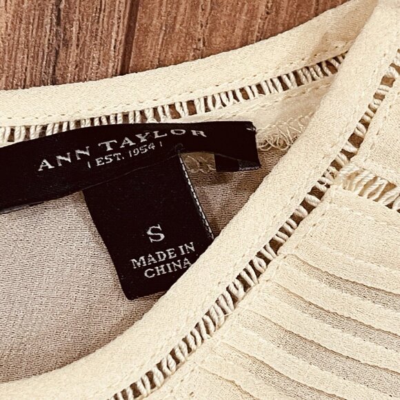 Ann Taylor 100% Silk Blouse Womens S Long Sleeve Yellow Sheer Lightweight Bow - Picture 3 of 5